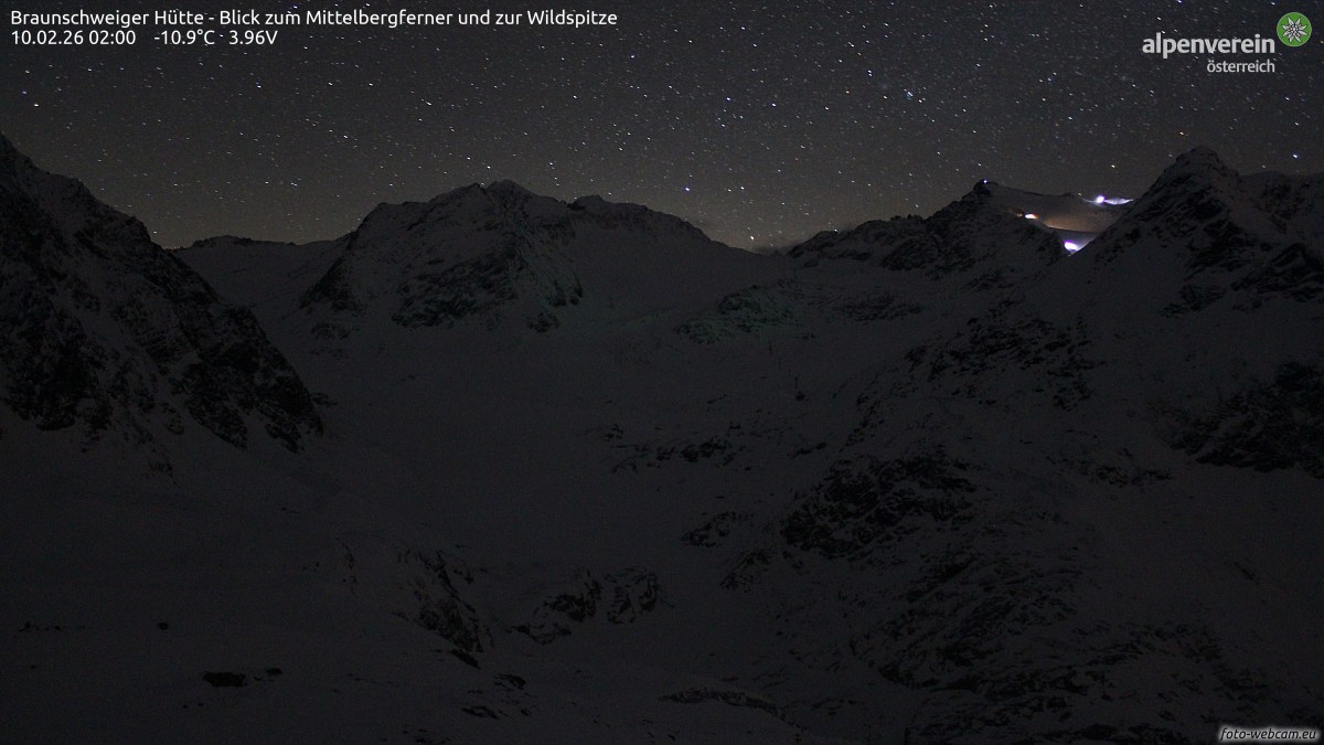 Braunschweiger H. webcam (AT) - Braunschweiger Hütte - Blick zum Mittelbergferner und zur Wildspitze
   